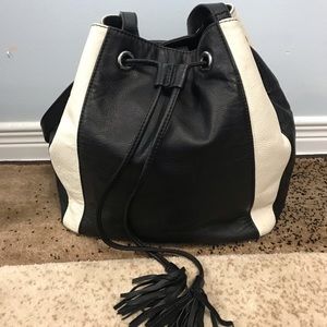 Danier Genuine Leather white and black purse EUC